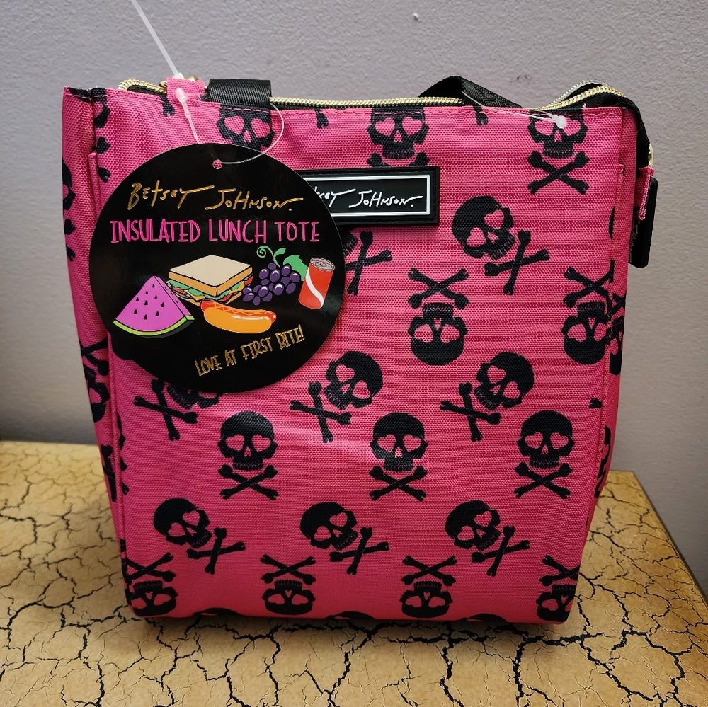 Betsey Johnson pink black skull & crossbones insulated lunch tote